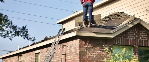 Caídas en trabajos de roofing: compensación
