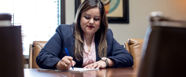 Evita abogados fraudulentos