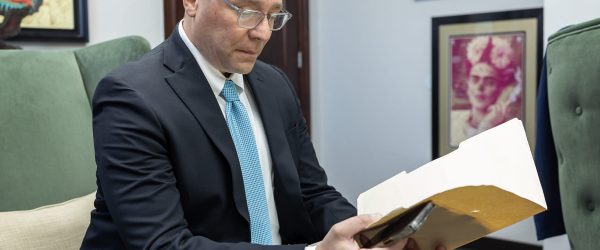 Trabajar con otro nombre: impacto migratorio